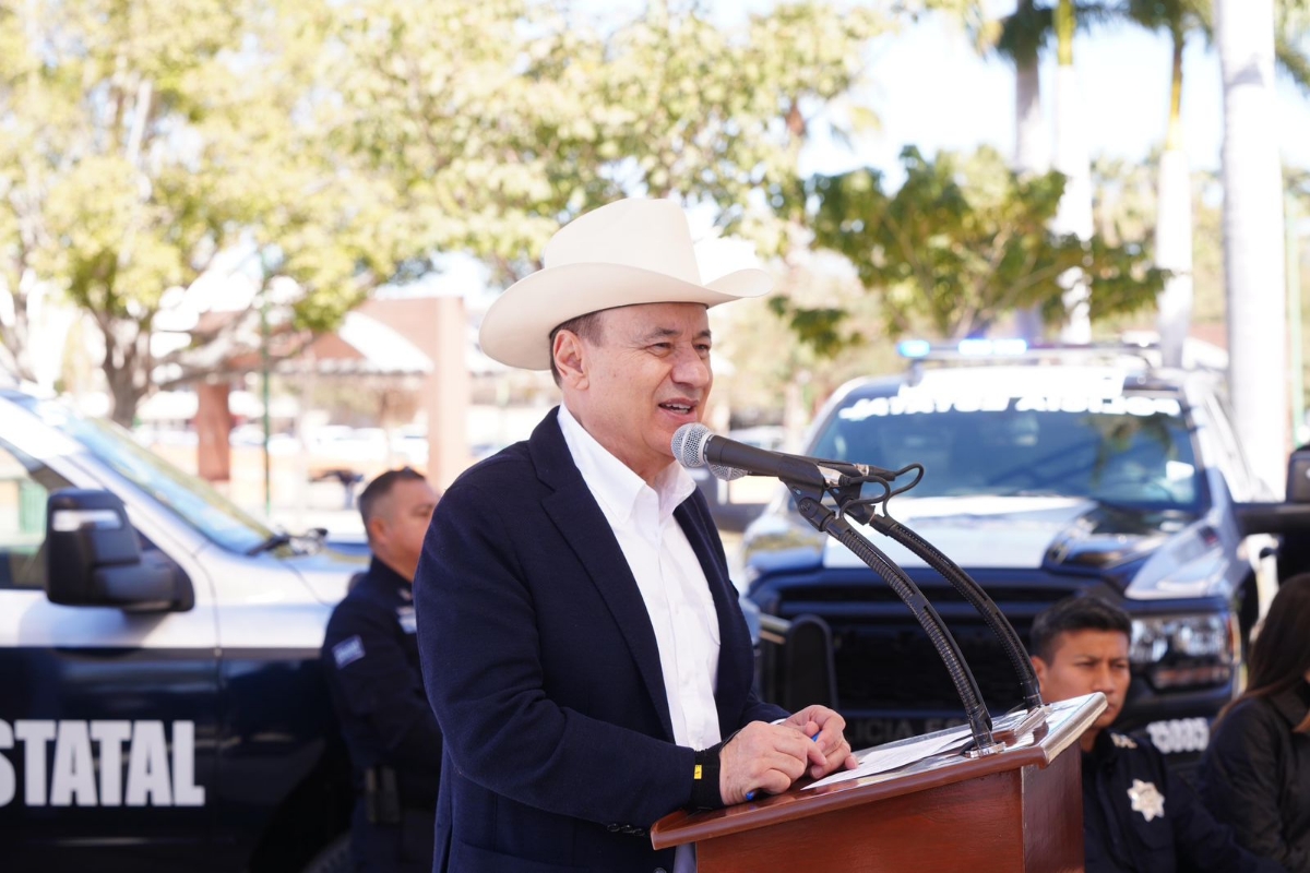 Gobernador Durazo entrega becas, patrullas y equipamiento de seguridad para beneficio del sur del estado