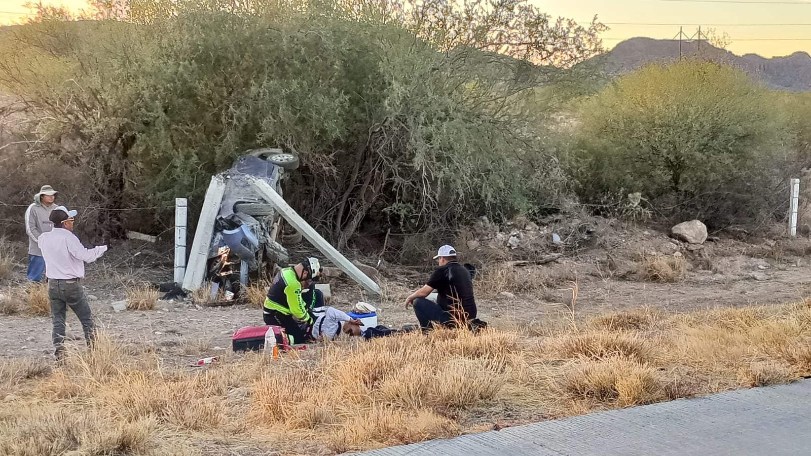 Resulta conductor lesionado en volcamiento