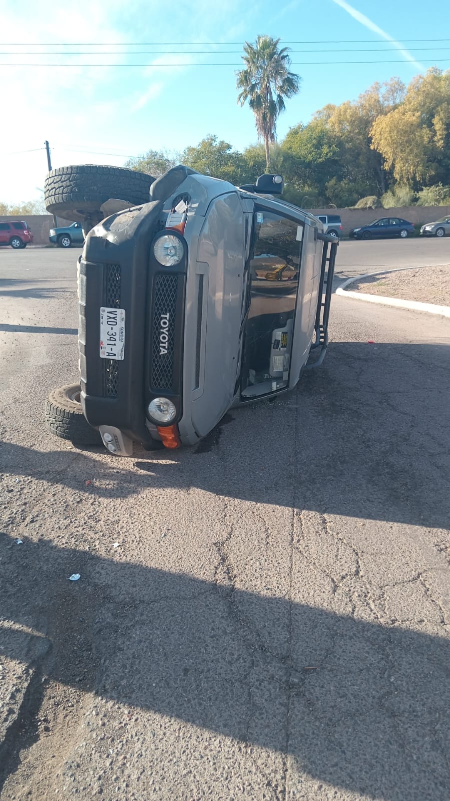 Vuelca vagoneta en Lomas de Cortes