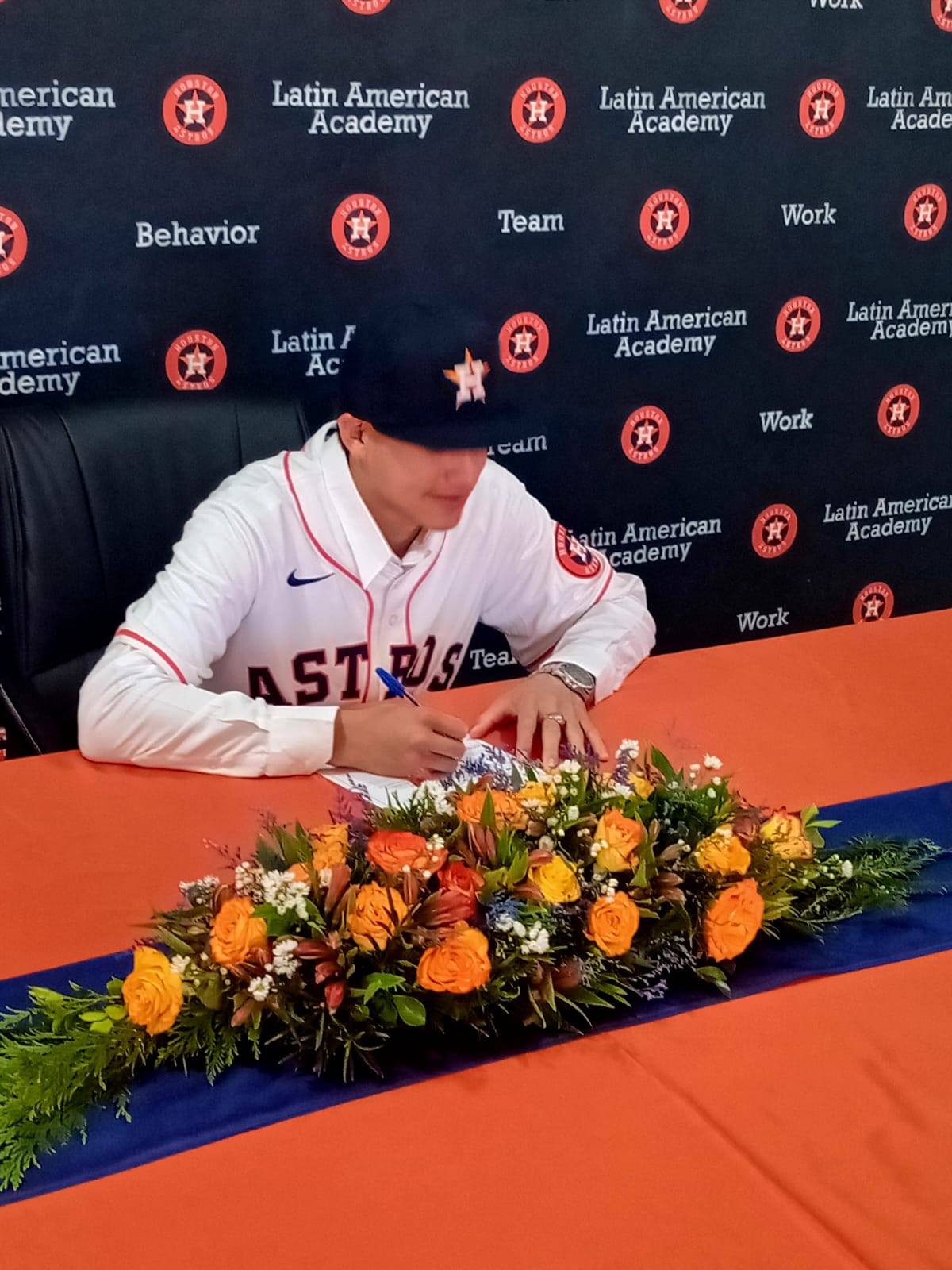 Firma “Güerito” Fraide con Astros de Houston