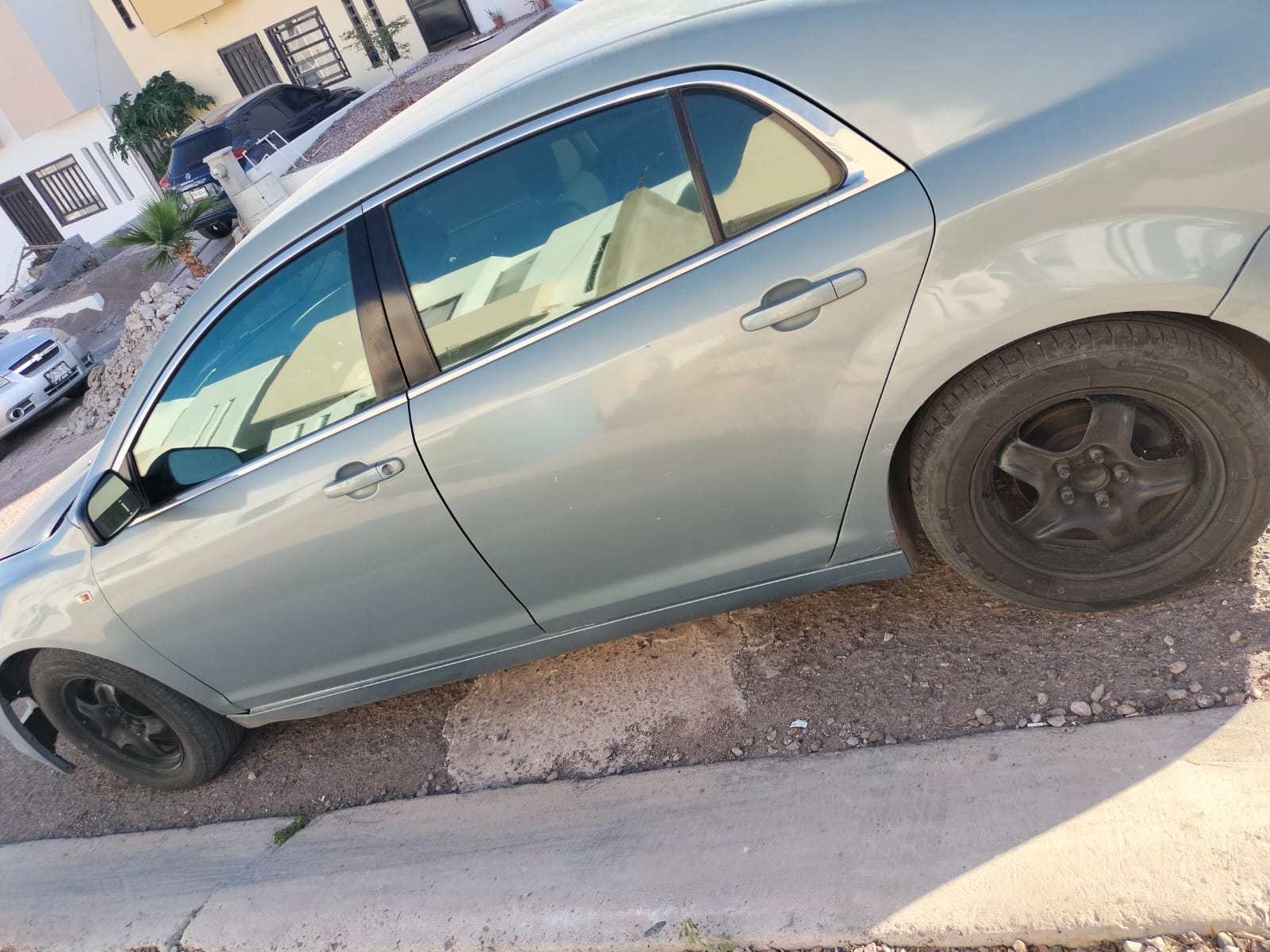 Valiente mujer recupera vehículo