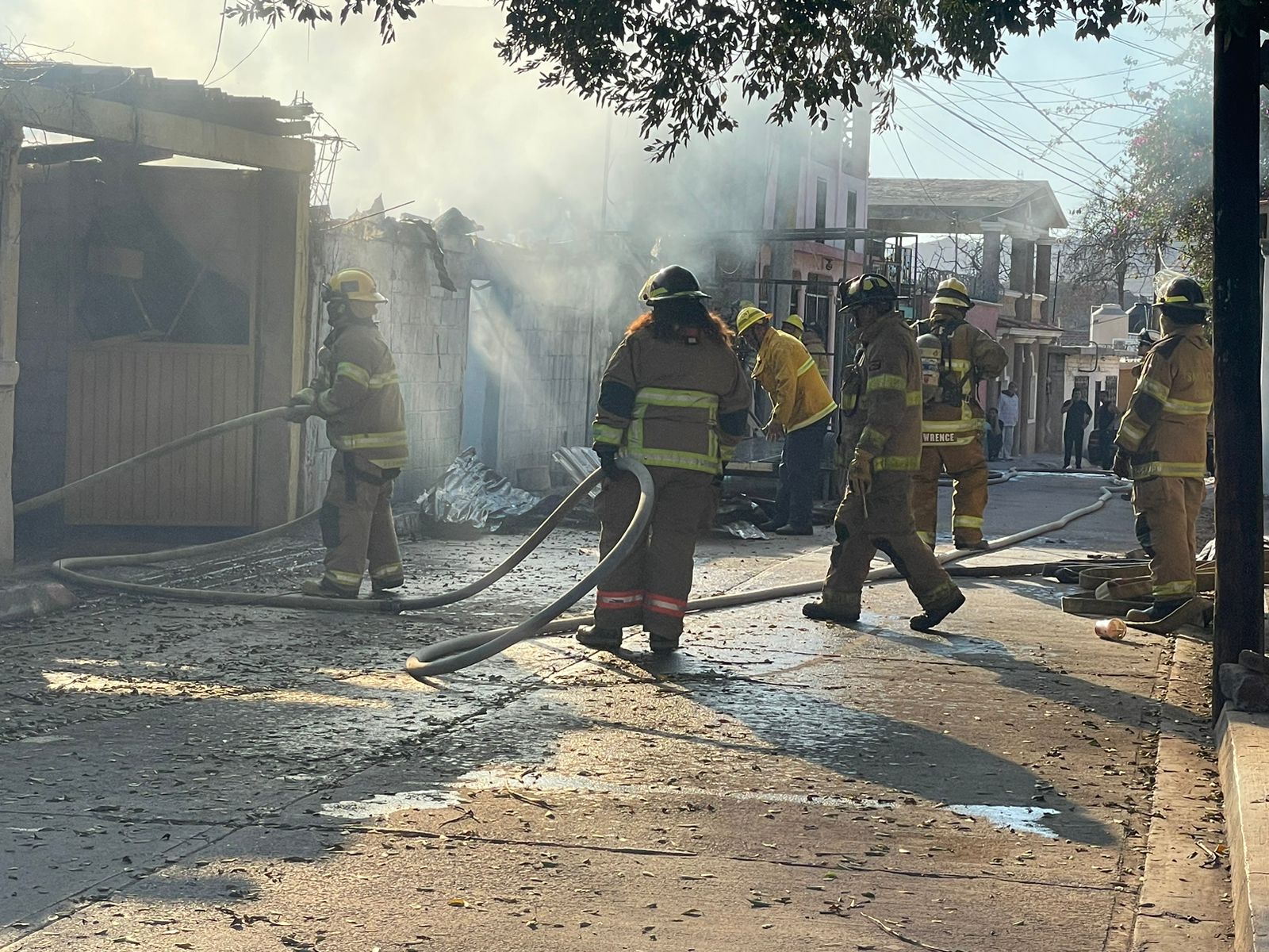 Se incendia vivienda; su propietario sufrió intoxicación