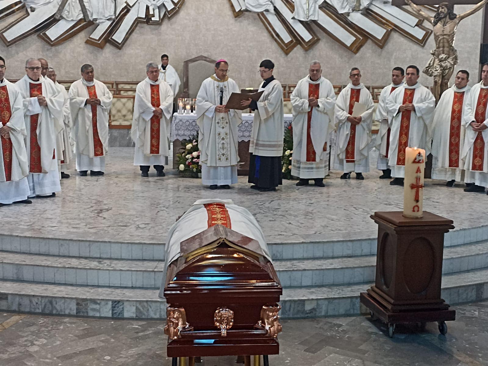 Despide feligresía al padre Jesús Monserrat Barragán