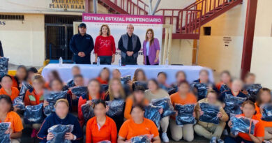 Entrega Gobierno de Sonora uniformes a población femenil de los Ceresos