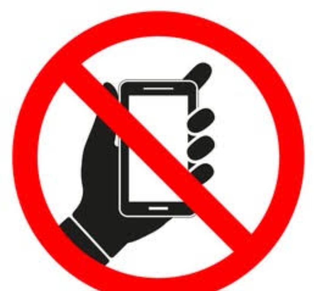 Prohíben el uso de celulares en secundaria