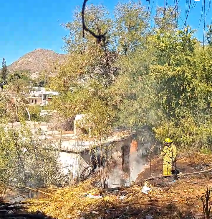 Se incendia predio en la colonia Yucatán
