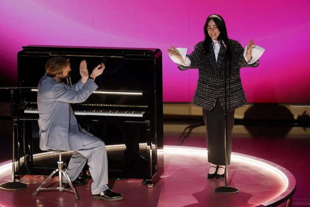 actuacion de billie eilish y finneas oconnell en edicion 96 de los oscar