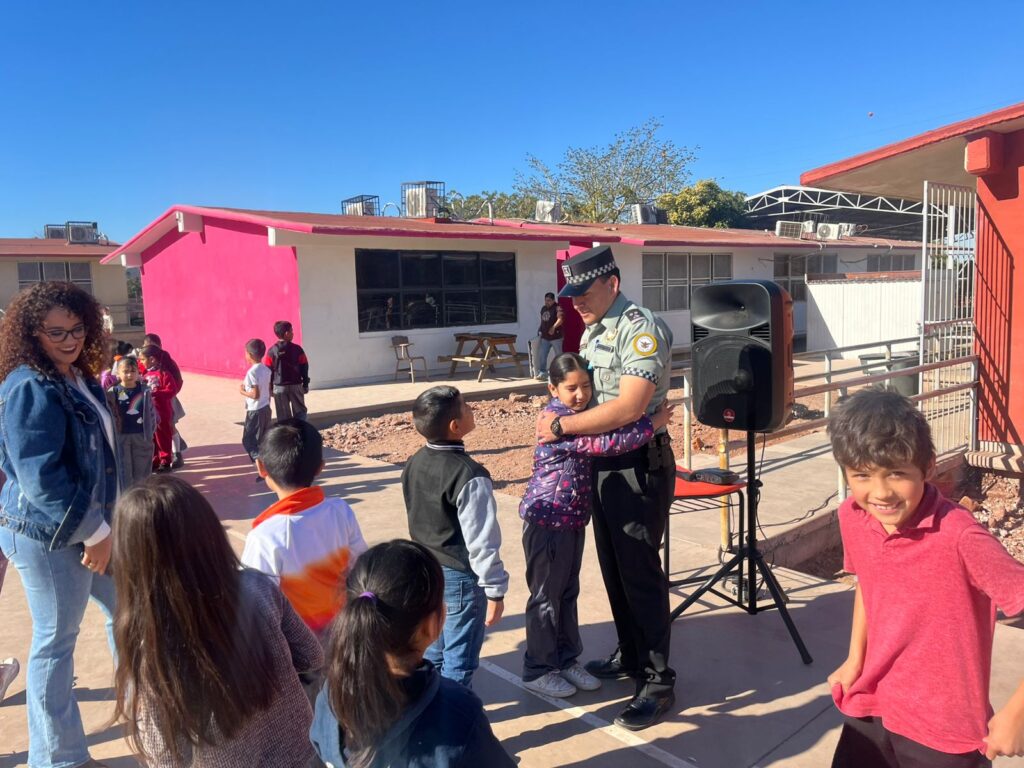 Elementos de la Guardia Nacional División Carreteras realizan Proximidad Social en Guaymas 1 113