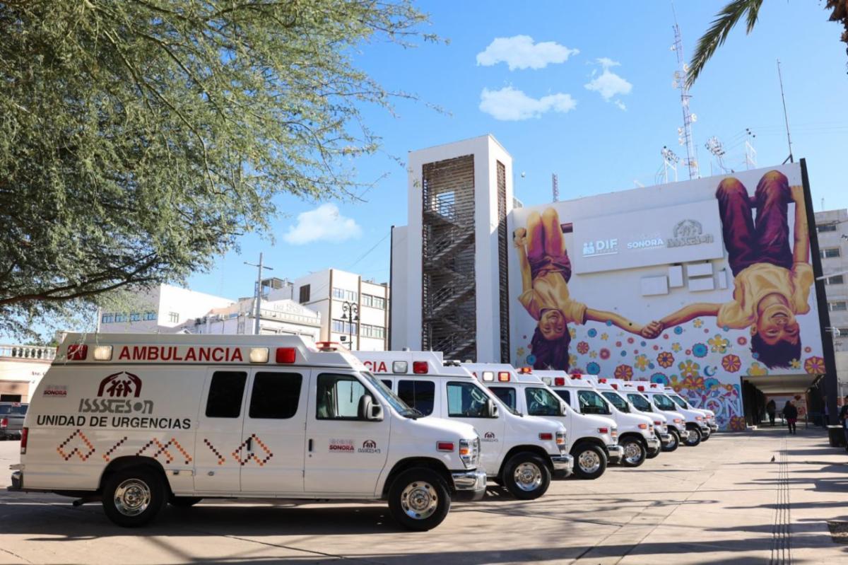 Gobierno de Sonora entrega ambulancias y cubre atención en regiones del estado