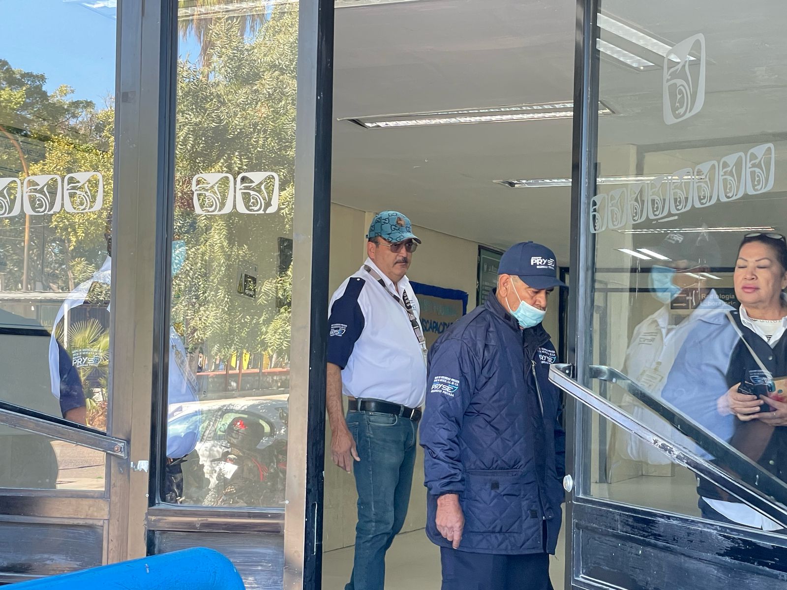 Directora del IMSS de Empalme, Melisa Zazueta; pide desalojar a los medios de comunicación 