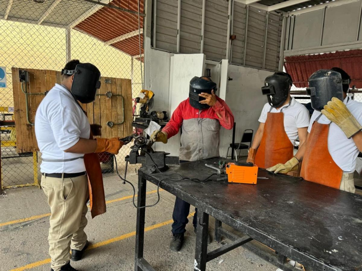 Gobierno de Sonora impulsa reinserción laboral de jóvenes en Itama: Víctor Hugo Enríquez