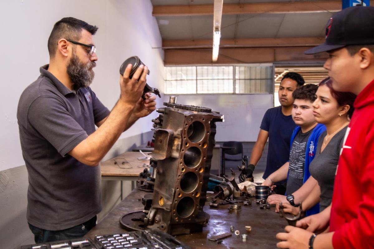 Supera Icatson meta de personas capacitadas durante 2024