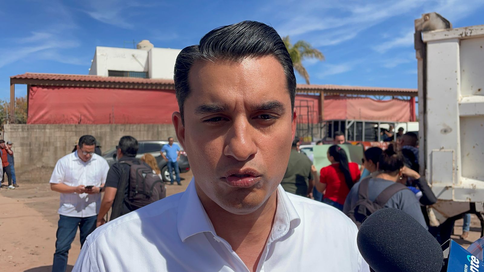 Exhortan a docentes acudir a clases