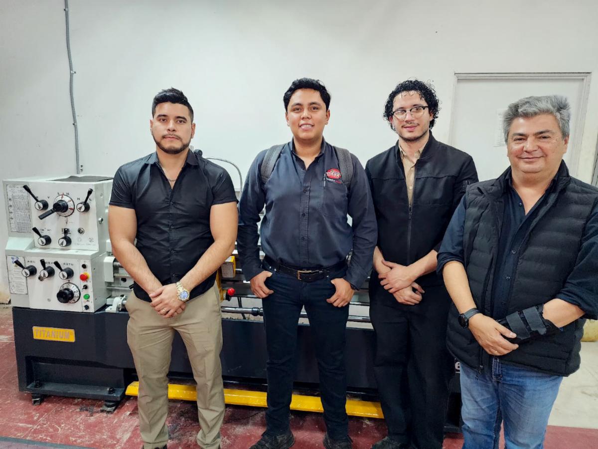 Capacita UES a docentes de ingenierías para el uso de nueva maquinaria especializada