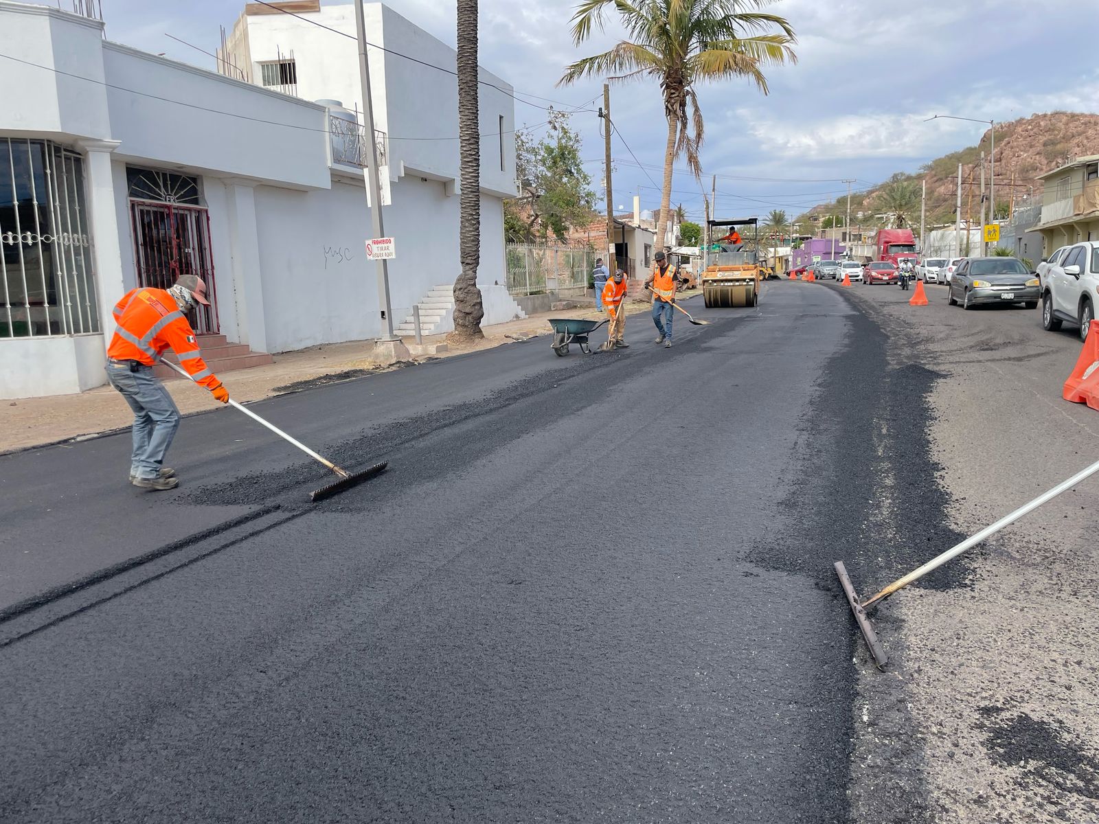 Inician bacheo y recarpeteo de vialidades en Guaymas