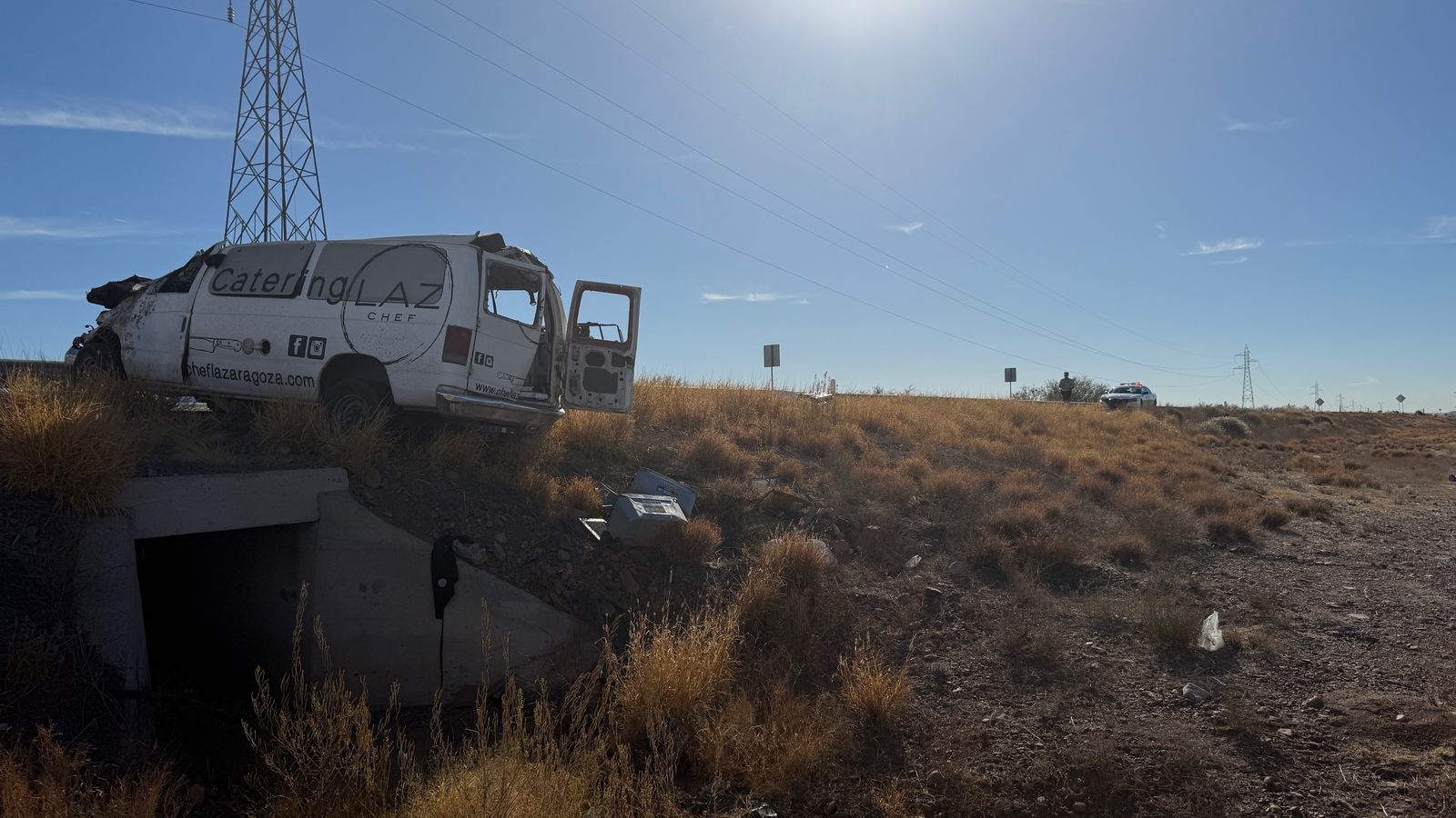 Vuelca vagoneta al norte de Guaymas