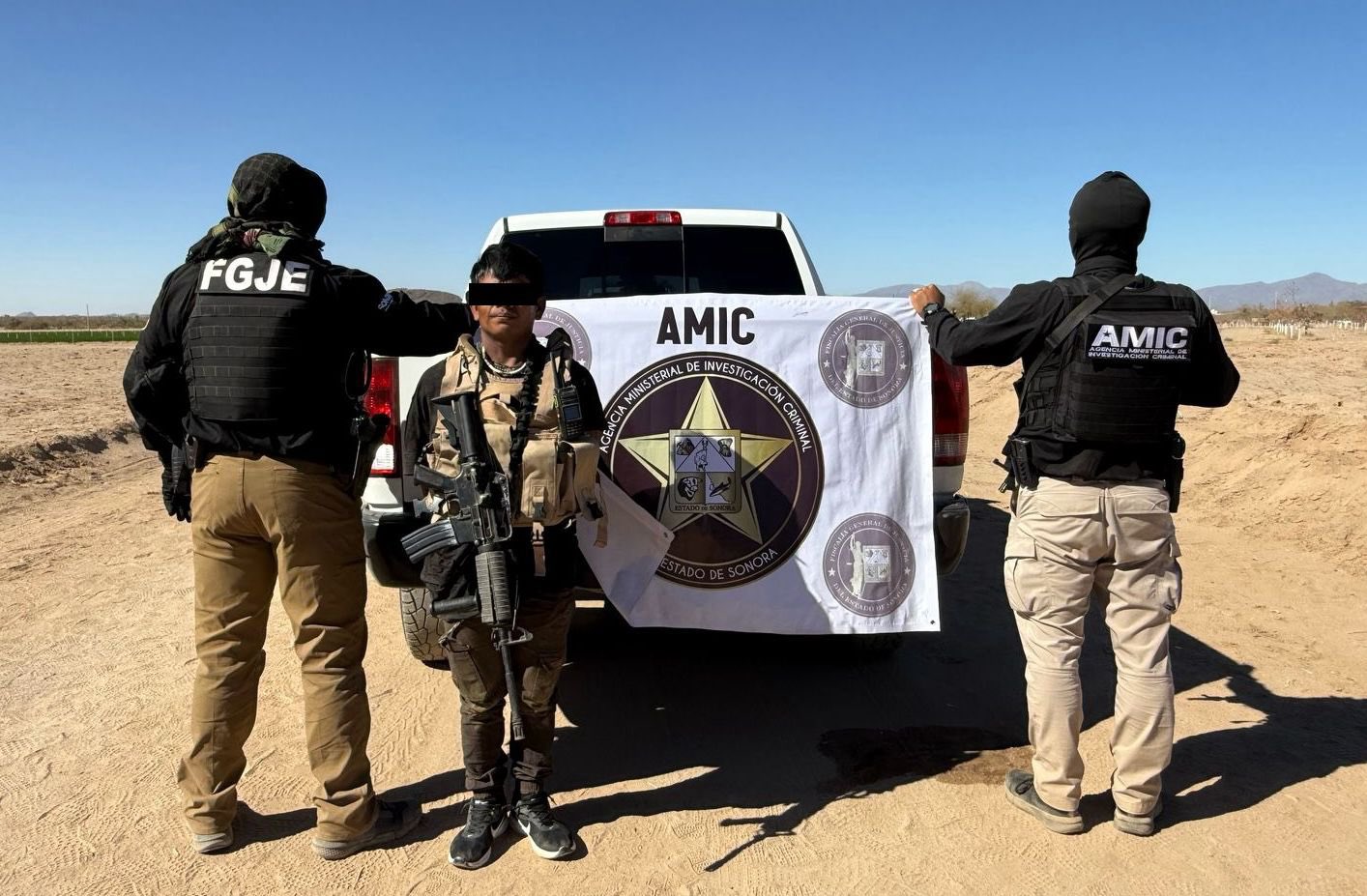 Captura AMIC a sujeto con armas tras enfrentamiento en Caborca