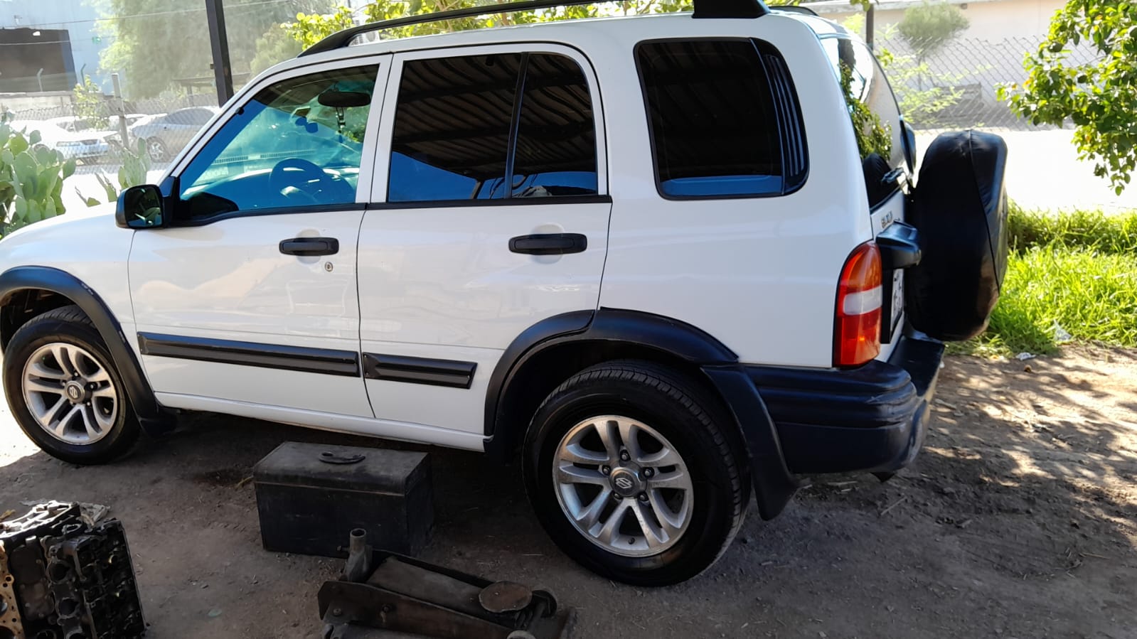 Roban vehículos en el centro