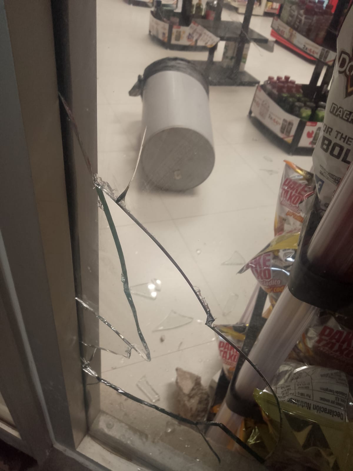 Roban en 2 tiendas Oxxo