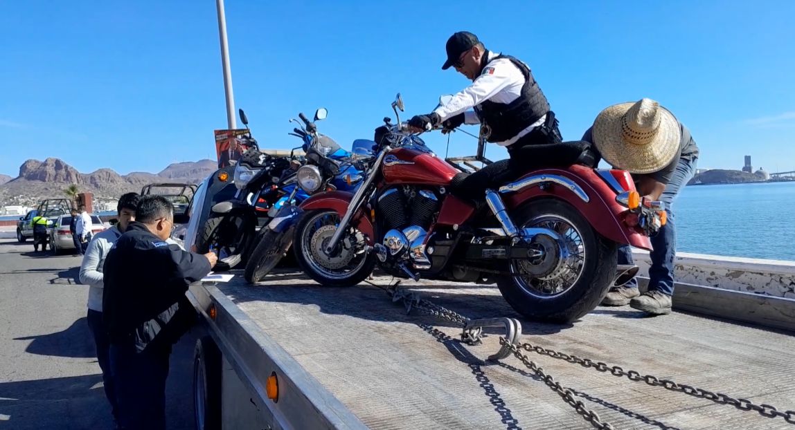 Decomisan 25 motocicletas y cinco autos