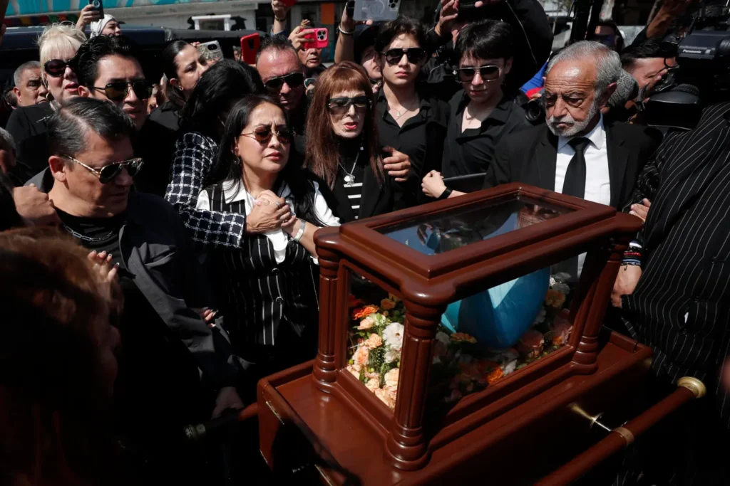 urna con las cenizas de paquita la del barrio