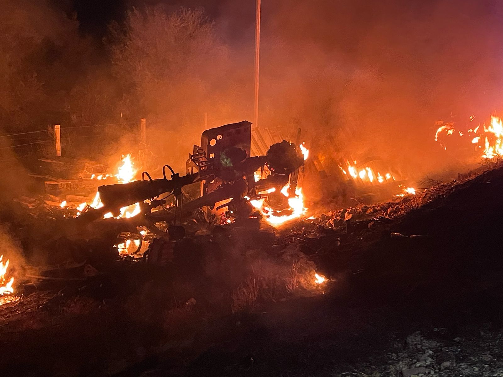 Muere calcinado conductor de tráiler