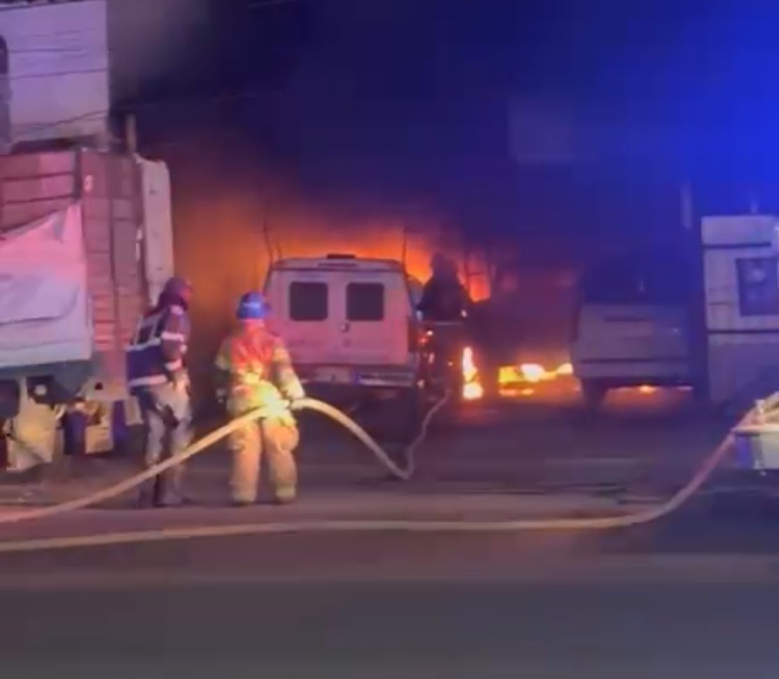 Sofocan Bomberos dos incendios