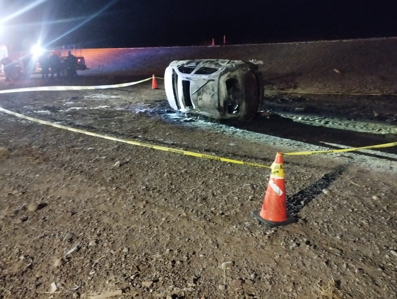 Mueren mujer y hombre tras volcadura