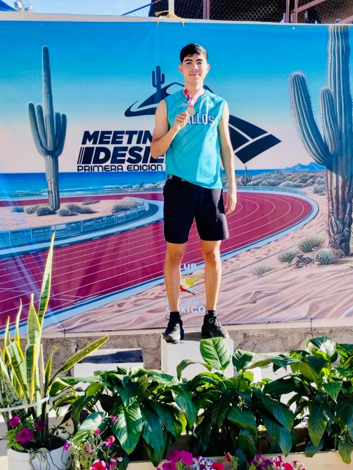 Estudiante de la Universidad Tecnológica de SLRC avanza en atletismo rumbo a Nacionales Conade 2025