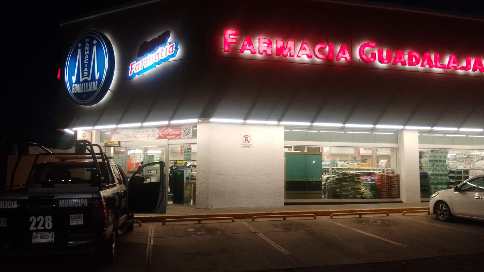 Asaltan farmacia en Guaymas norte