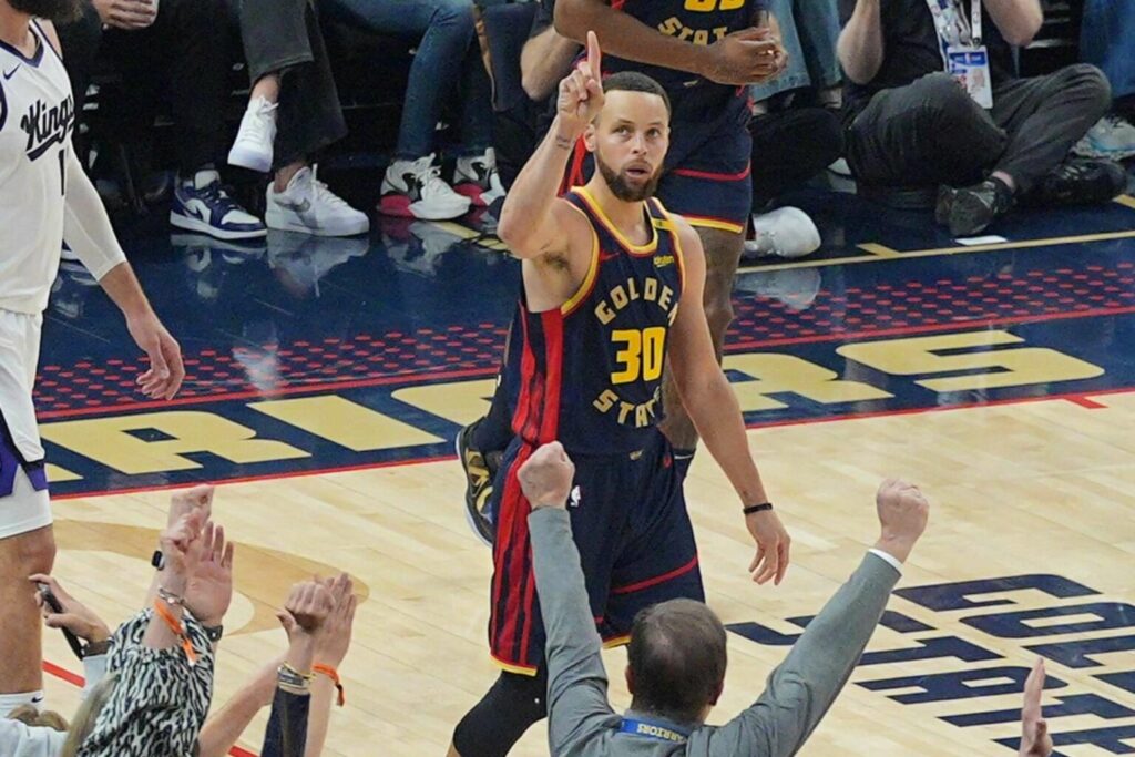 curry 4 mil triples nba 1536x1024 1