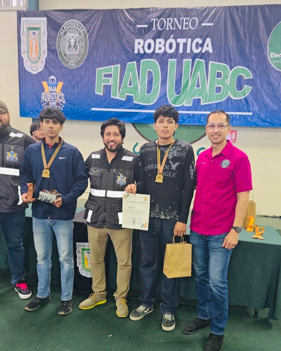 Destaca alumnado de la Universidad Tecnológica de SLRC en competencia regional de robótica