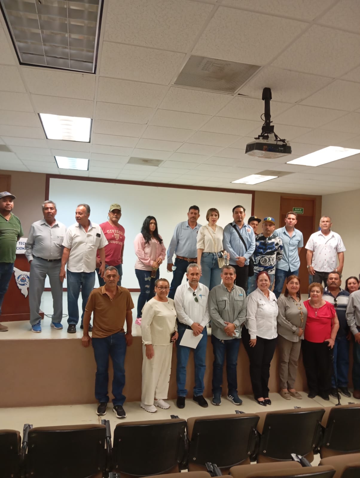 Participa Pesca Municipal en reunión para acordar precio de la aguamala