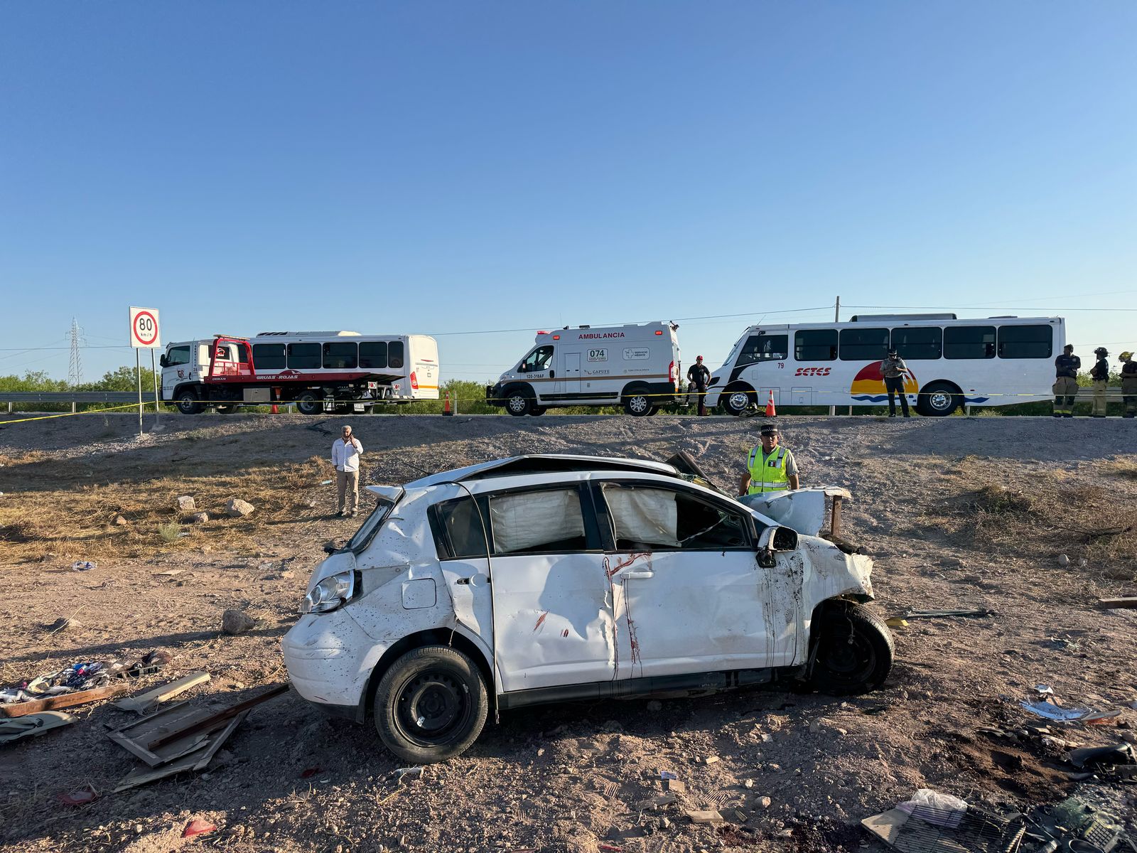 Muere joven en volcadura de auto