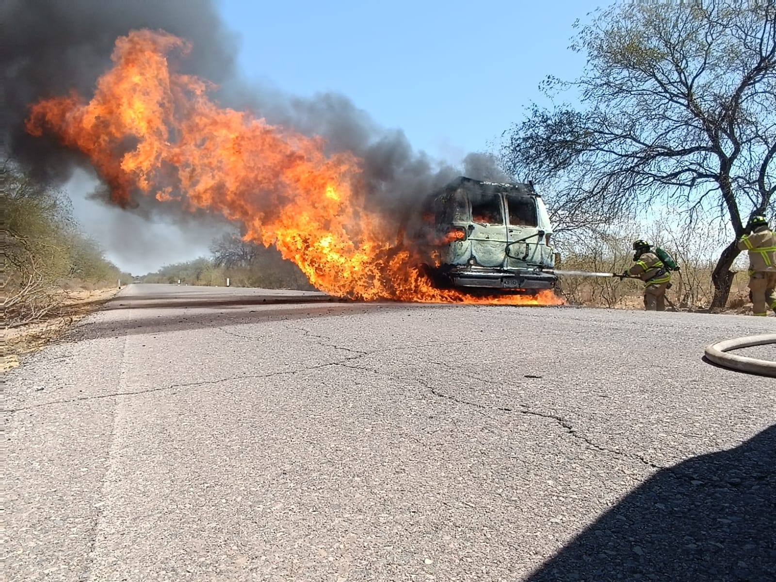 Se incendia vagoneta en el valle de Empalme