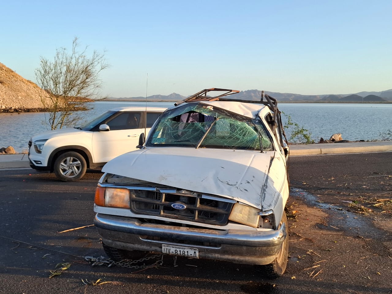 Resultan lesionados en volcadura de vehículo