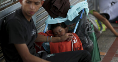 Juez federal bloquea órdenes de Trump contra ciudades santuario: “Violan la Constitución”