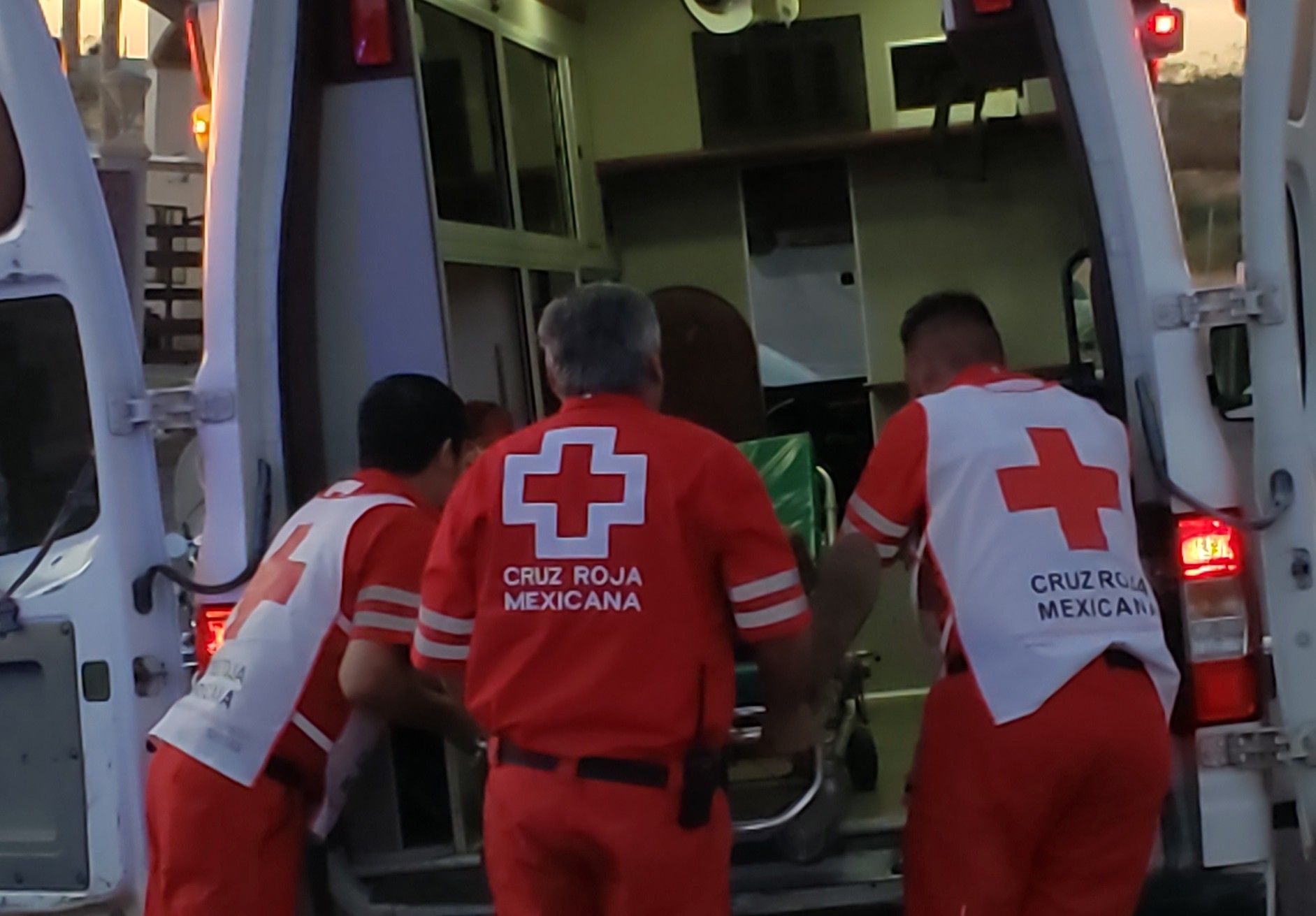 Resulta conductor lesionado en volcamiento