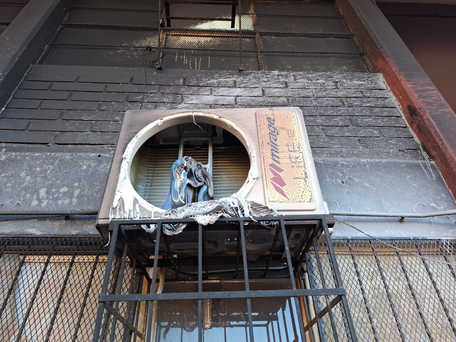 Daños en escuela por incendio