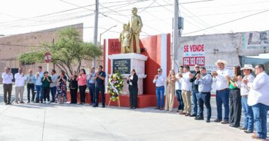Conmemora Ayuntamiento de Guaymas Día del Maestro