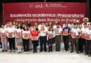Reconocen a estudiantes de preparatoria