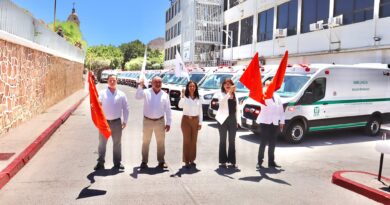 Entrega IMSS 21 ambulancias para el sur del estado