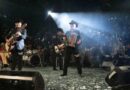 Imputan a Los Alegres del Barranco por presunta apología del delito tras exhibir imágenes de ‘el Mencho’ en concierto
