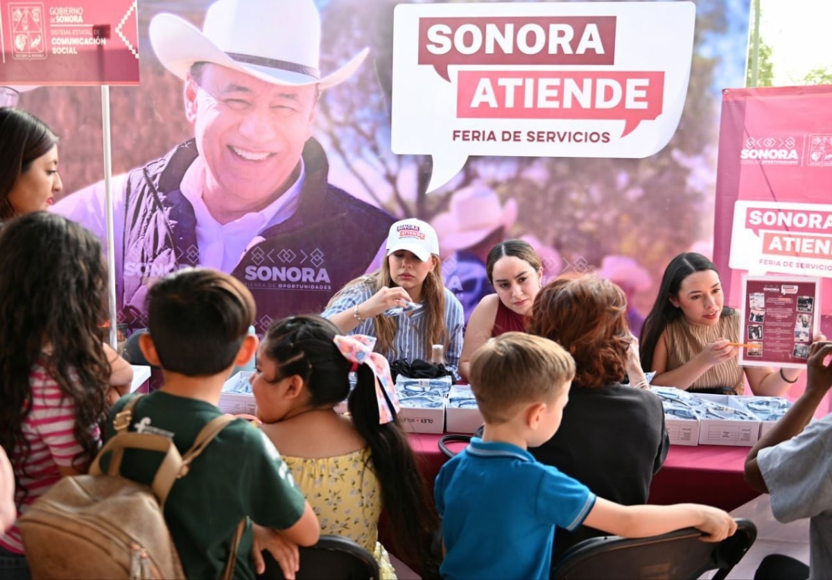 Gobernador Durazo beneficia a vecinos de la colonia Fonhapo con servicios gratuitos en la feria “Sonora Atiende”