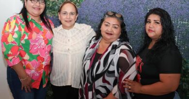 Reconoce alcaldesa Karla Córdova a madres guaymenses