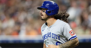 Reales dominan 7-5 a Astros en su casa