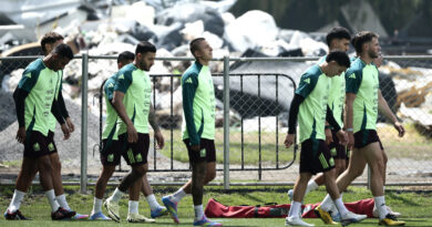 La Selección Mexicana llega en silencio a Los Ángeles, lista para defender el título