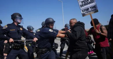 Trump insiste en que redoblará redadas migratorias en ciudades con gobiernos demócratas