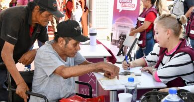 Gobernador Durazo cumple a familias de la colonia Villa Verde con feria de servicios gratuitos Sonora Atiende