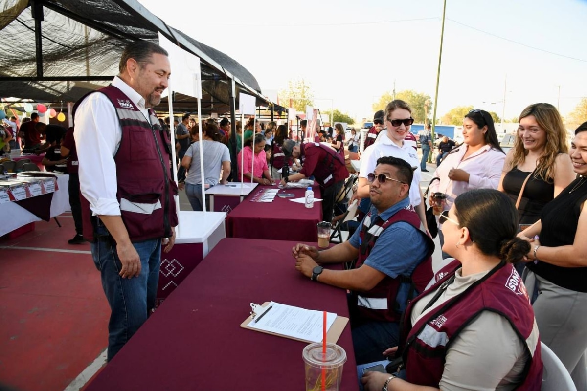 Gobernador Durazo acerca servicios gratuitos de “Sonora Atiende” a familias de la colonia Palo Verde